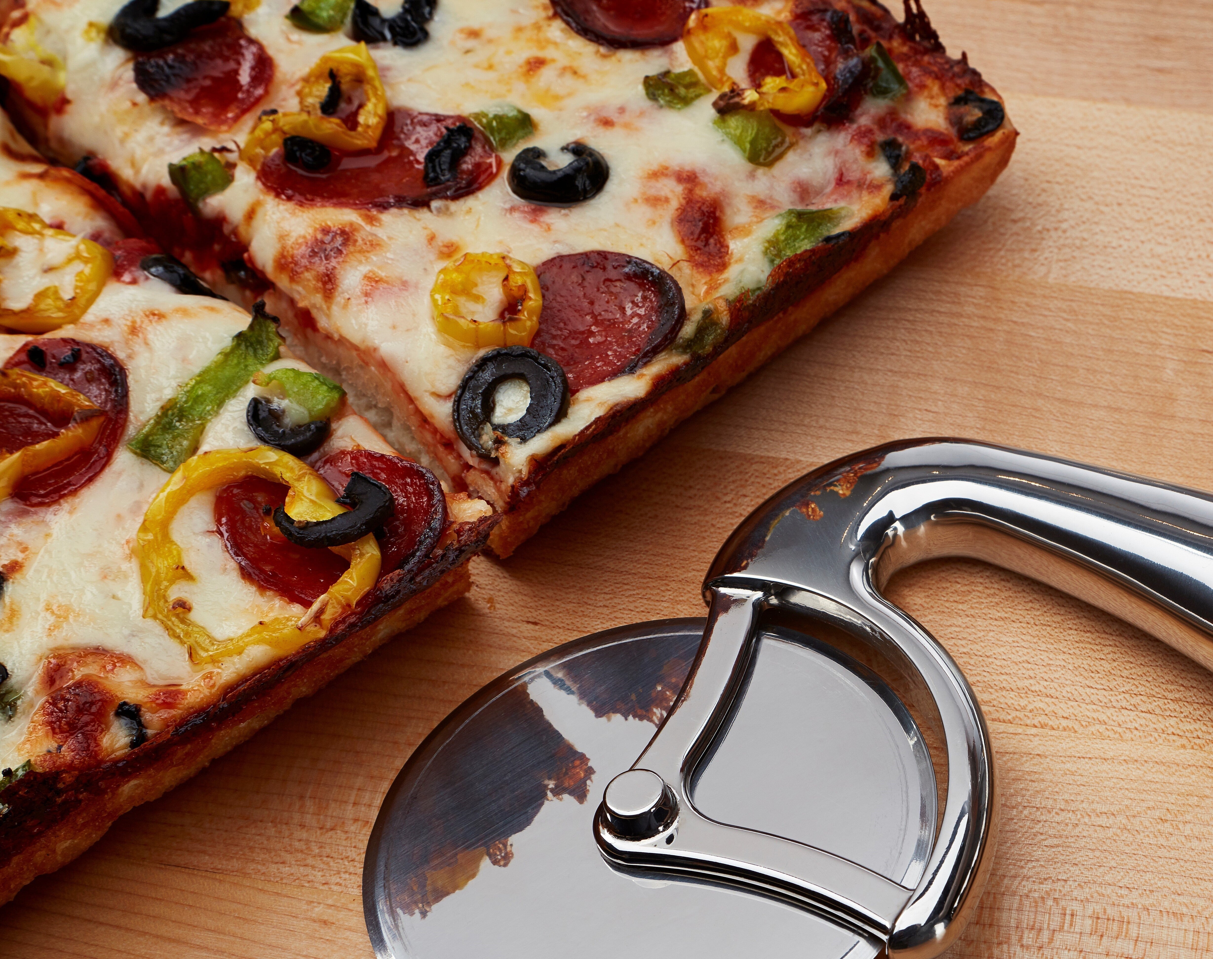 Deep Dish Delight: Satisfy Your Cravings!